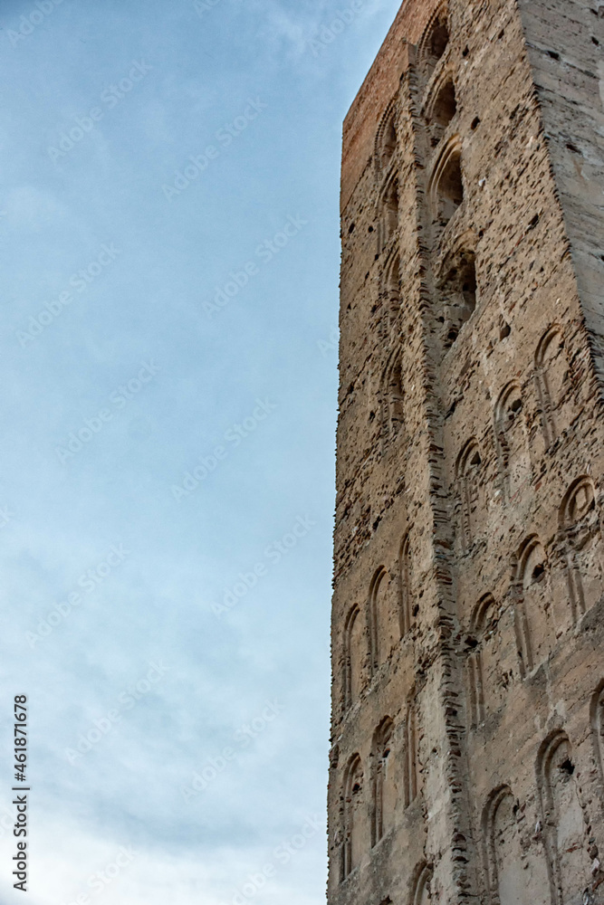 Fototapeta premium Vista cenital torre de San Nicolas en Coca, Segovia