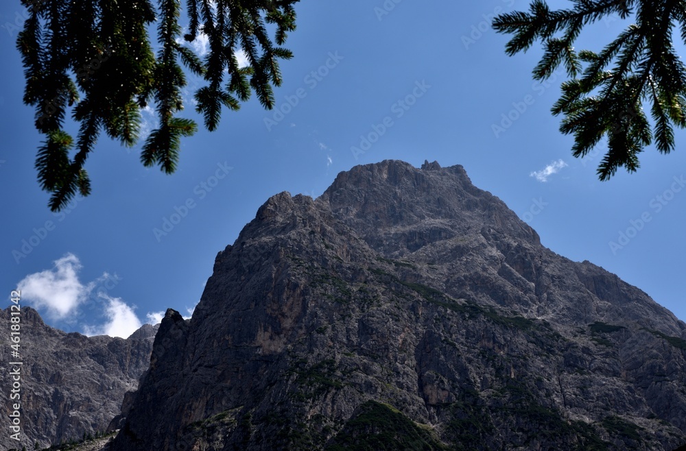 Rocky ridge on the Fondovalle refuge