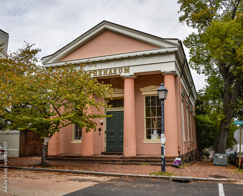 фотографія Alexandria, Virginia, USA - October 8, 2021: Exterior of the Athenaeum Gallery i