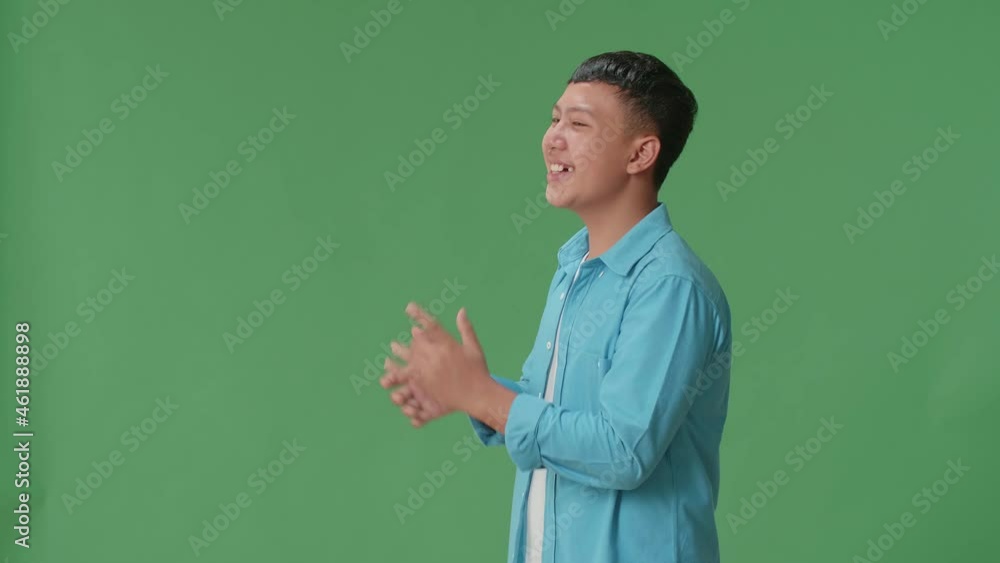 Side View Of Young Asian Man Clapping Her Hands In The Green Screen Studio
Side View Of Young Asian Man Clapping Her Hands In The Green Screen Studio