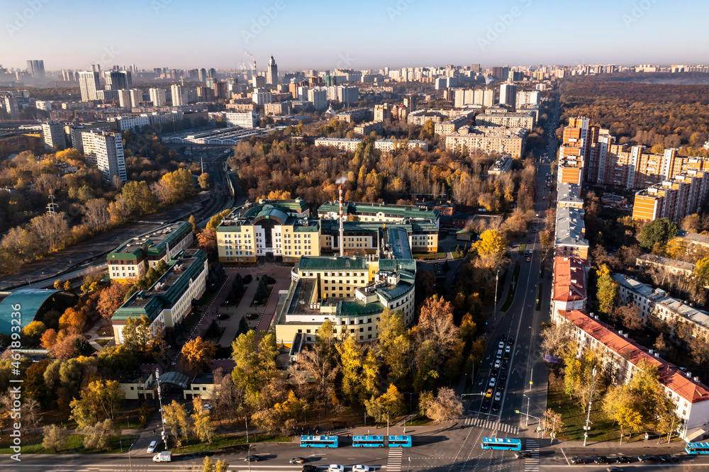 Obraz premium a panoramic view of a beautiful old church in the early morning at the crossroads filmed from a drone 