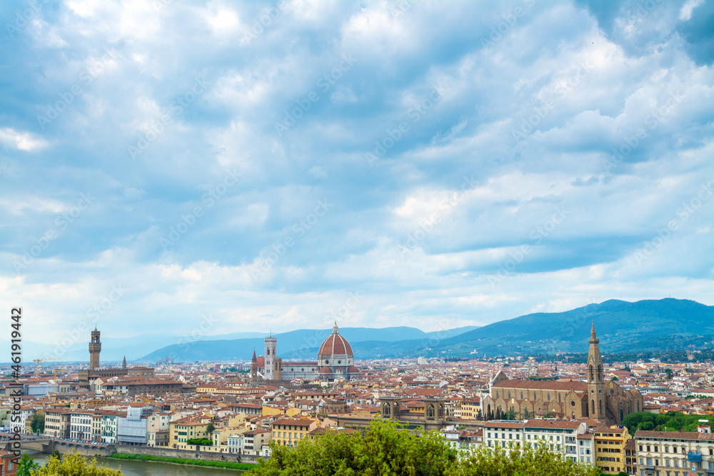 CItyscape of Florence under an overcast sky