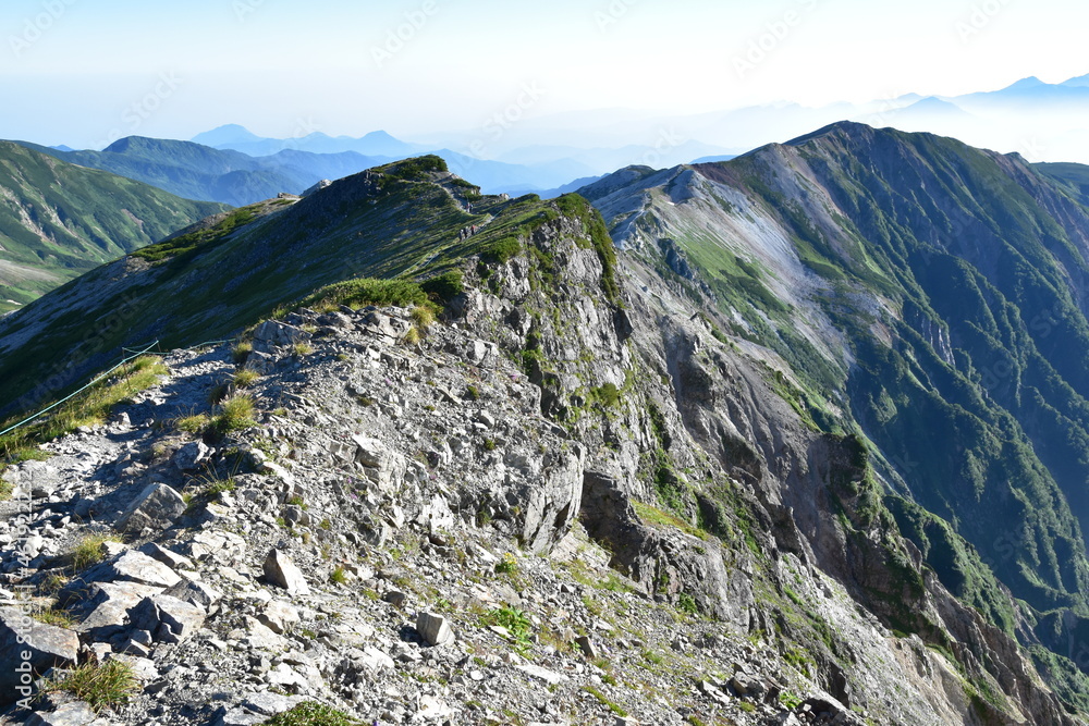 早朝の白馬岳 白馬岳から小蓮華岳に続く稜線 早朝の白馬岳 白馬岳から小蓮華岳に続く稜線