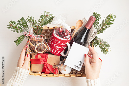 Fotografi Refined Christmas gift basket for culinary enthusiats with bottle of wine and mulled wine ingredients