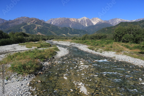 長野白馬村 松川橋からの北アルプス 白馬三山、唐松岳八方尾根の絶景