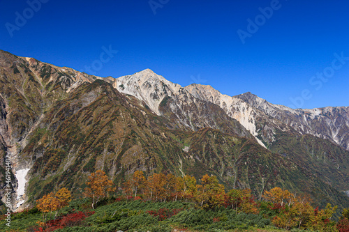 北アルプスの秋　八方尾根　八方池から後立山連峰（白馬三山）を望む © DONDON2018