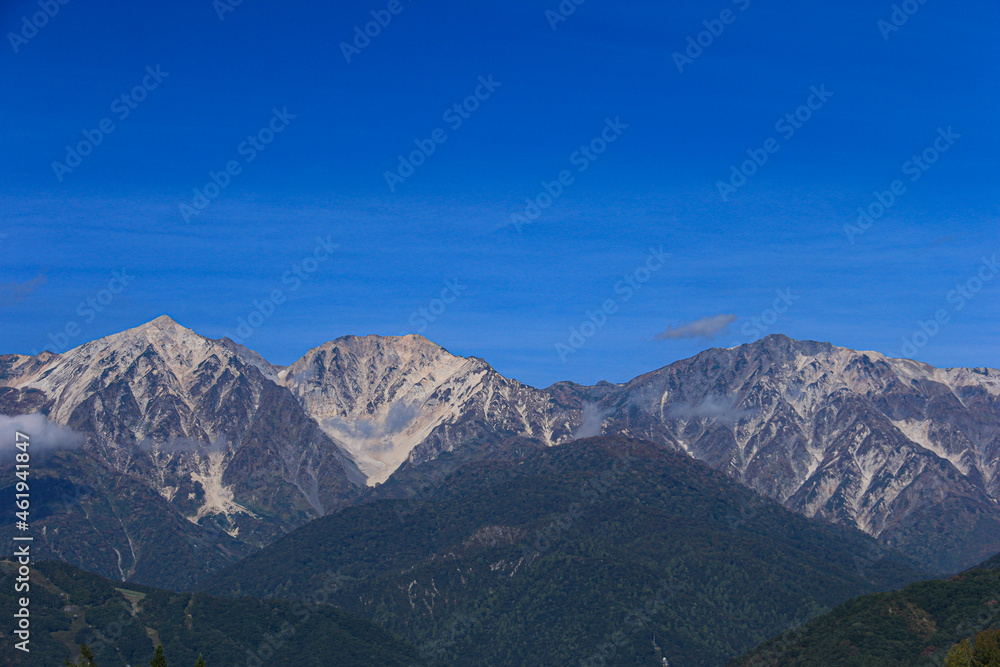 Fototapeta premium 長野白馬村 大手公園からの北アルプス 白馬三山の絶景