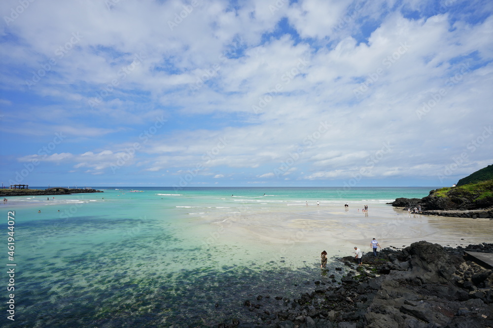 a wonderful shoaling beach with clear water, scenery around hamdeok beach
a wonderful shoaling beach with clear water, scenery around hamdeok beach