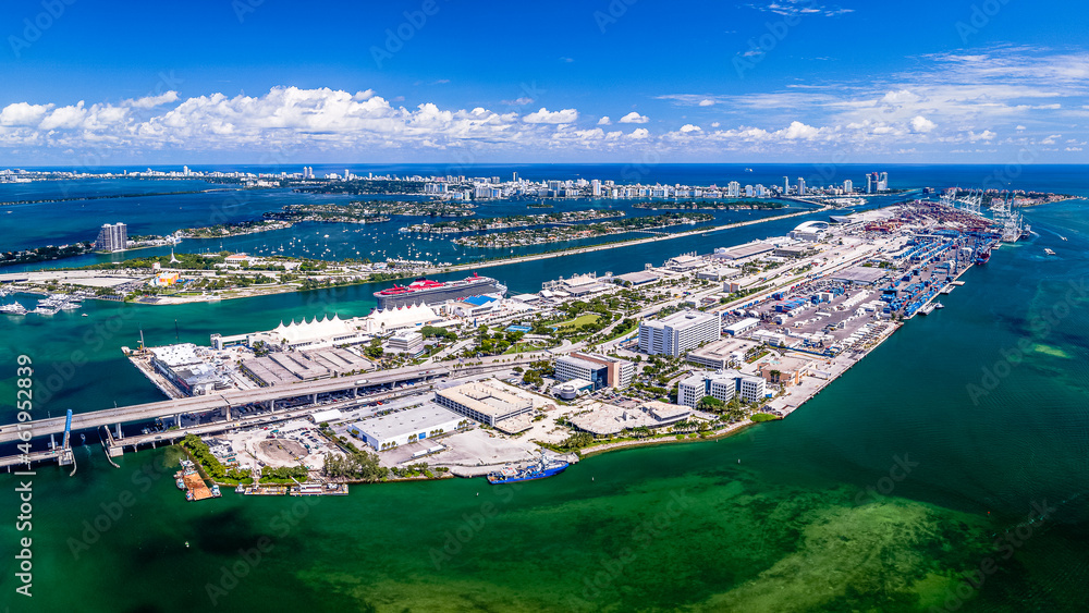 Obraz premium aerial drone panoramic view of Miami Beach, Florida with city