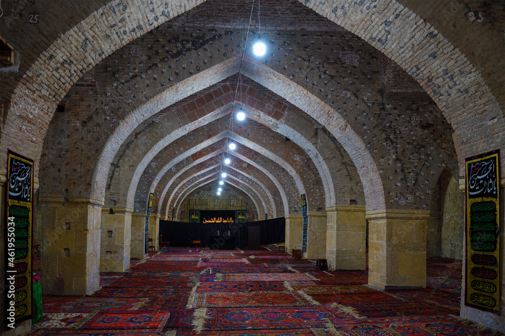 Obraz premium DERBENT, RUSSIA - SEPTEMBER 27, 2021: Interior of the medieval Juma mosque