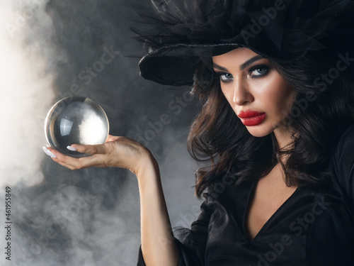 Obraz na plátně Halloween witch with crystal ball