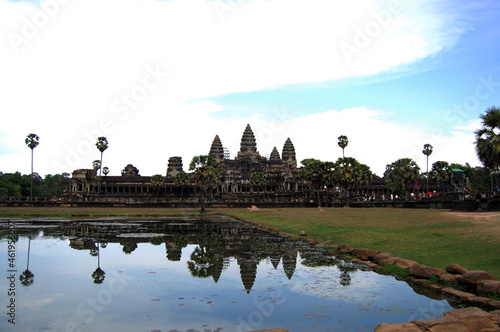 Ancient ruins antique building castle Khmer Empire of Angkor Wat for cambodian people and foreign travelers travel visit respect praying in largest religious temple city complex in Siem Reap, Cambodia © tuayai