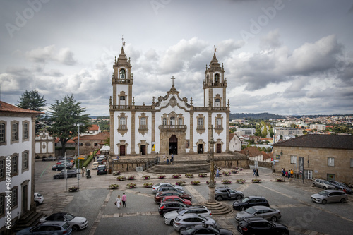 Centro de Viseu em Portugal com construções históricas photo