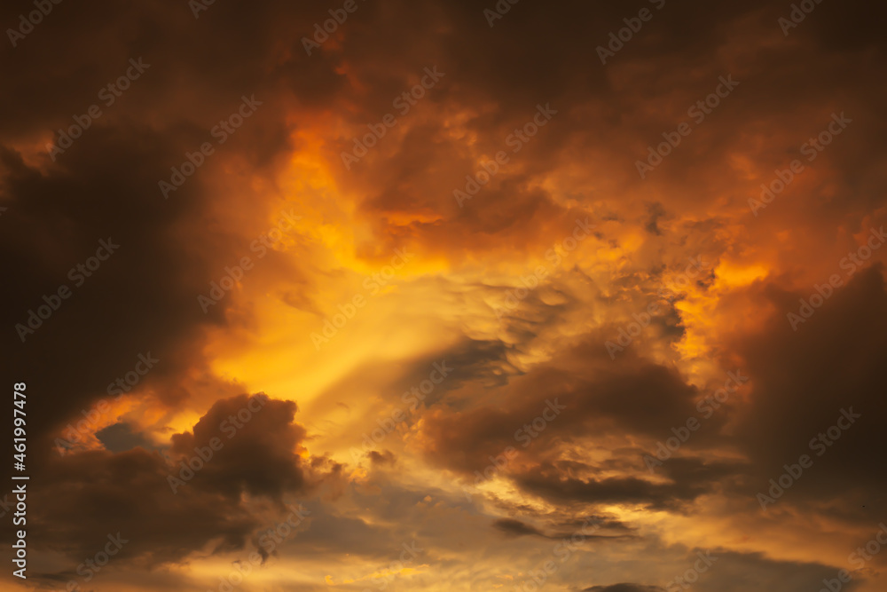 Fototapeta premium Fantastic beautiful colorful sunrise with cloudy sky. Scenic image of dramatic light in summer weather. Picturesque photo wallpaper. Natural background. Beauty of earth.