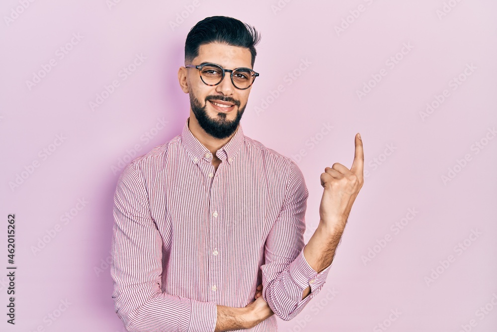 Naklejka premium Handsome man with beard wearing casual shirt and glasses smiling happy pointing with hand and finger to the side