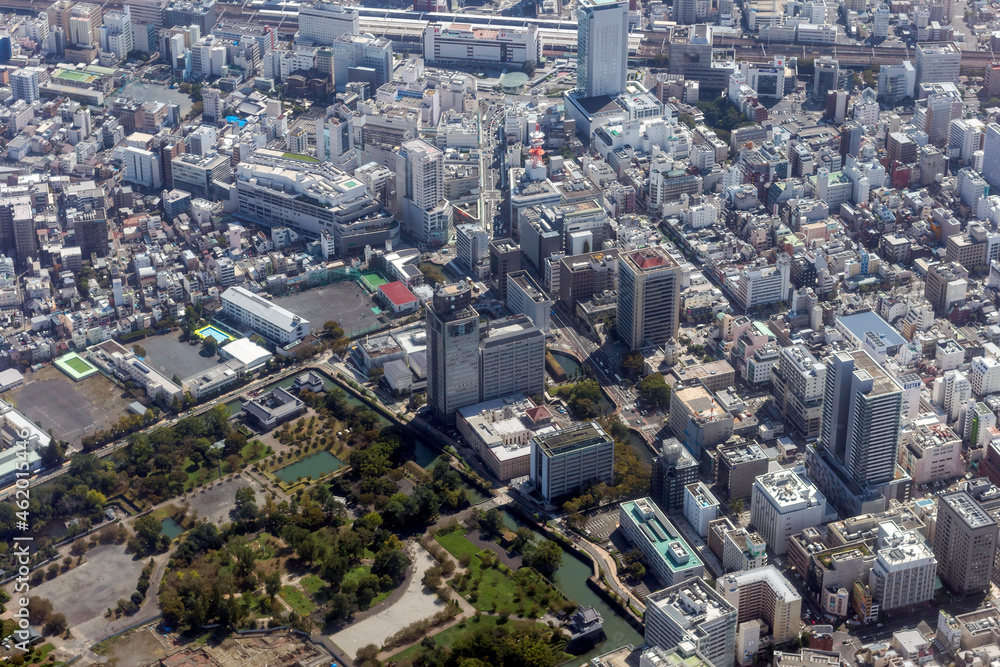 Fototapeta premium 静岡市の中心部を空撮