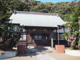 千葉県の名所：絶壁に建つ「崖の観音」の本堂