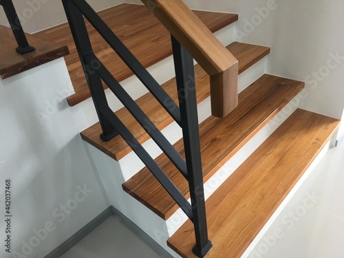 Fényképezés wood stair with black steel railing