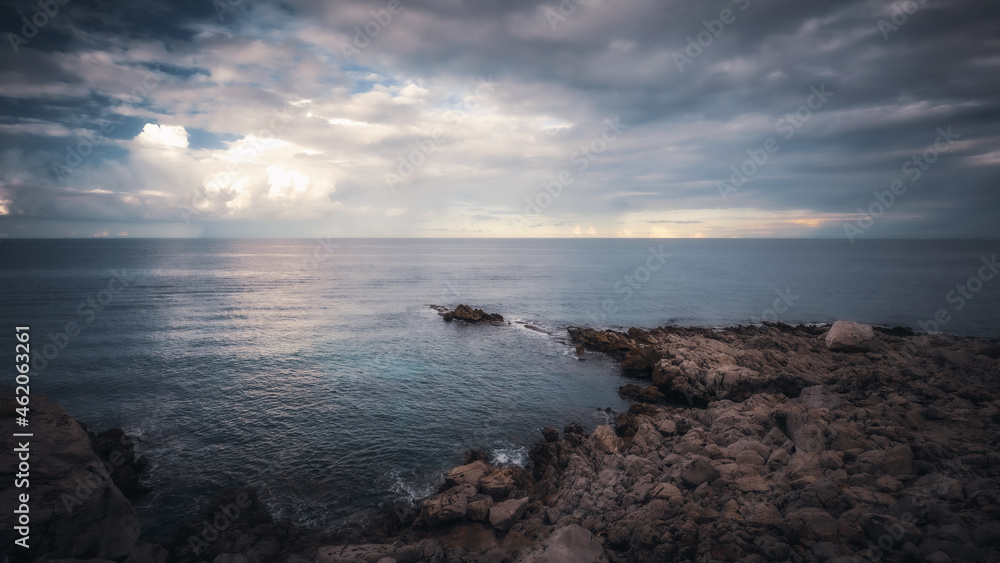 Naturschutzgebiet Capo Gallo auf Sizilien in der Nähe von Mondello bei Palermo in Italien, Europa in Oktober bei Sonnenuntergang Naturschutzgebiet Capo Gallo auf Sizilien in der Nähe von Mondello bei Palermo in Italien, Europa in Oktober bei Sonnenuntergang