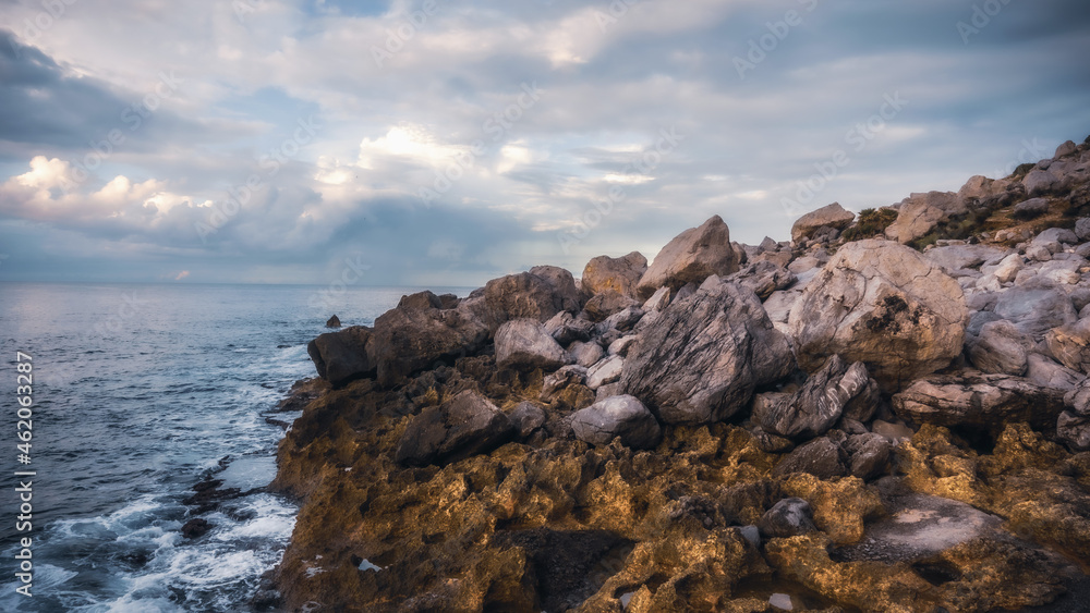 Naturschutzgebiet Capo Gallo auf Sizilien in der Nähe von Mondello bei Palermo in Italien, Europa in Oktober bei Sonnenuntergang Naturschutzgebiet Capo Gallo auf Sizilien in der Nähe von Mondello bei Palermo in Italien, Europa in Oktober bei Sonnenuntergang
