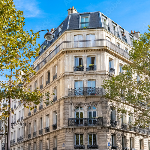 Paris, beautiful buildings, boulevard Voltaire in the 11e district  © Pascale Gueret