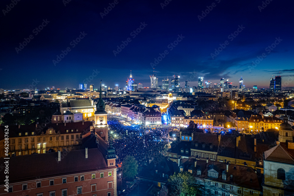 Warszawa - demonstracja na placu Zamkowym