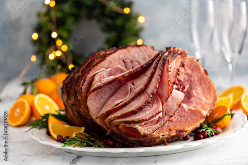 Schilderij op canvas Spiral sliced Christmas ham with orange honey glaze