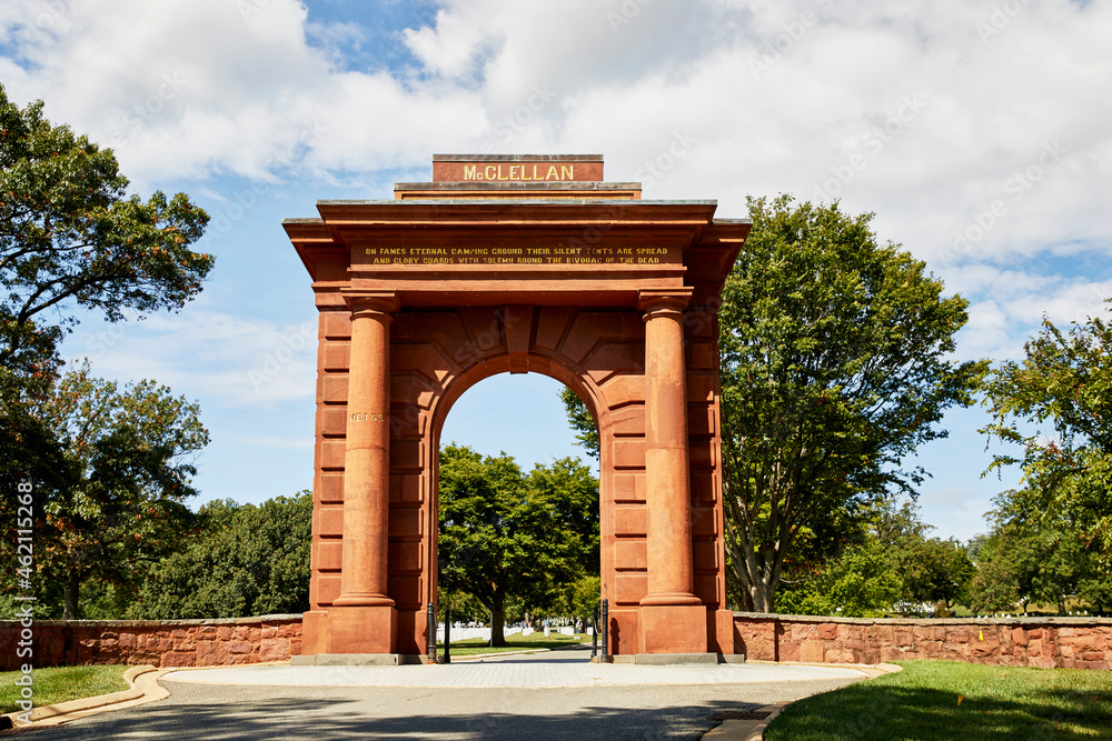 Fototapeta premium McClellan Gate at Arlington National Cemetery