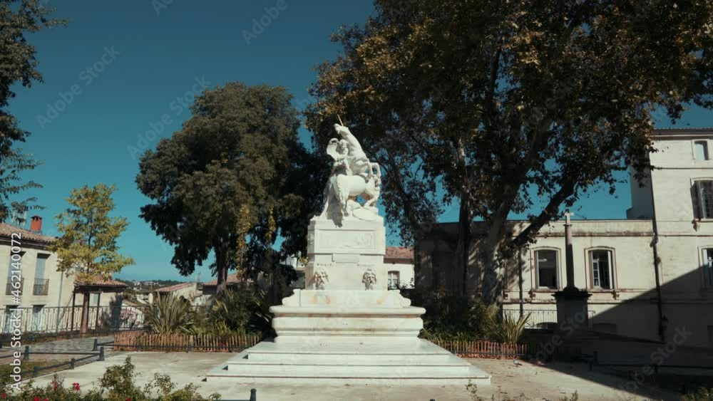 Move closer to the statue in the middle of the city park, Montpellier - France Move closer to the statue in the middle of the city park, Montpellier - France