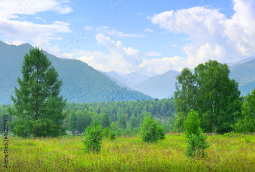 A mountain valley in the Altai © ArhSib