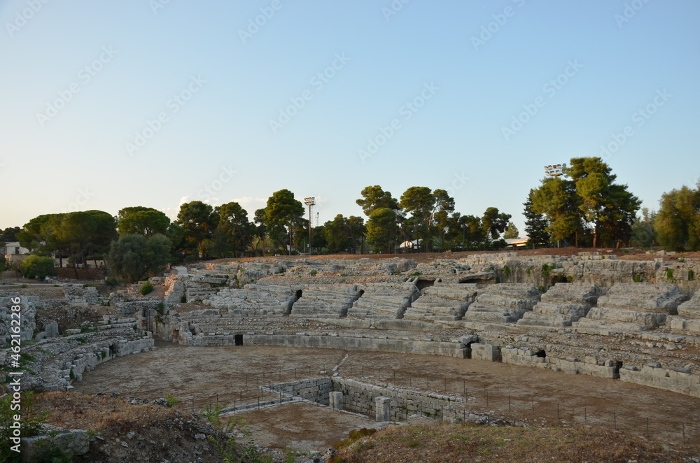 Some photos from the beautiful city of Syracuse, ancient Greek colony, taken during a trip to Sicily in the summer of 2021.