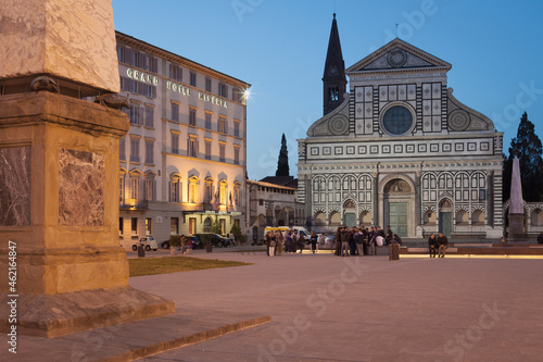 Firenze Basilica di Santa Maria Novella nella omonima piazza con obelisco.  © Guido