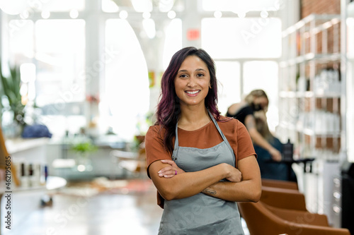 Konstfotografi Smiling small beauty salon owner