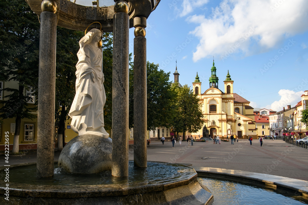 Fototapeta premium Morning view to Roman Catholic Church of Virgin Mary in historic center of Ivano-Frankivsk, Ukraine. September 2021