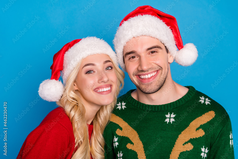 Photo portrait couple smiling together in xmas outfit isolated pastel blue color background Photo portrait couple smiling together in xmas outfit isolated pastel blue color background