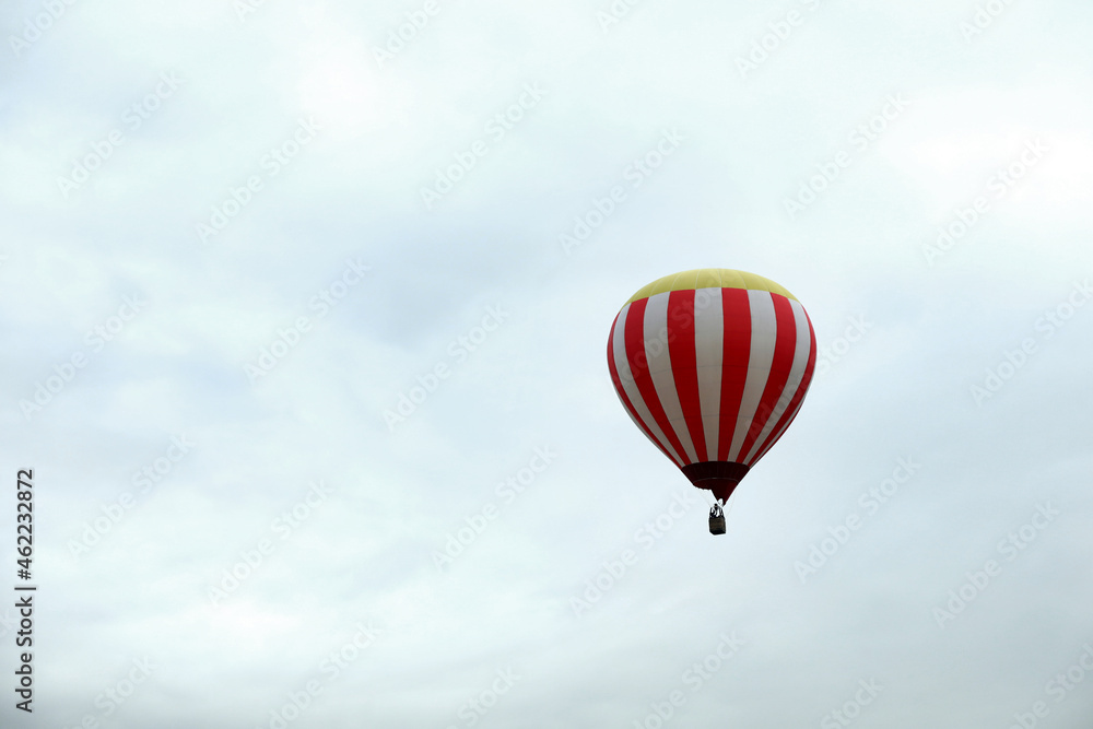 Naklejka premium View of hot air balloon in blue sky, space for text