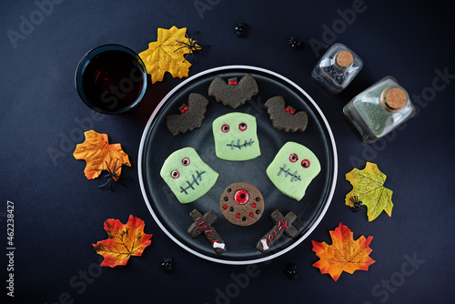 Sweet and scary Halloween cookies for kids