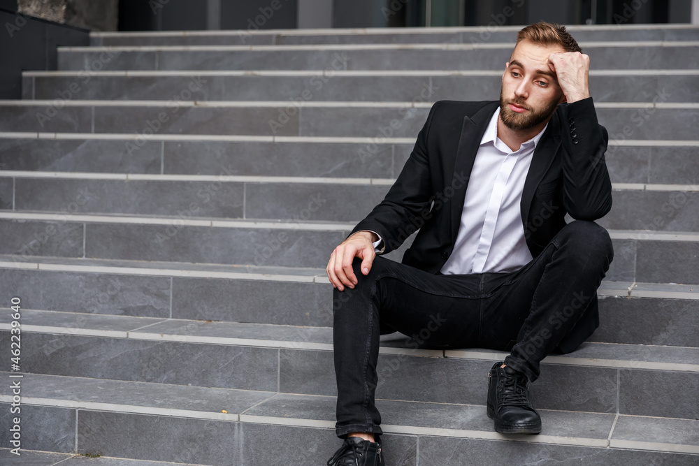 When the business goes bankrupt Causing the company to shut down There will be unemployed people from closing the business like this young businessman That caused stress sitting on the stairs When the business goes bankrupt Causing the company to shut down There will be unemployed people from closing the business like this young businessman That caused stress sitting on the stairs