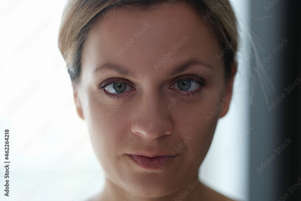 Obraz premium Portrait of young beautiful woman with squint eyes