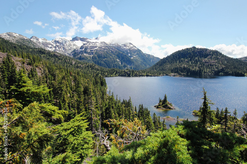 Fototapeta Naklejka Na Ścianę i Meble -  lake in the mountains, vancouver island