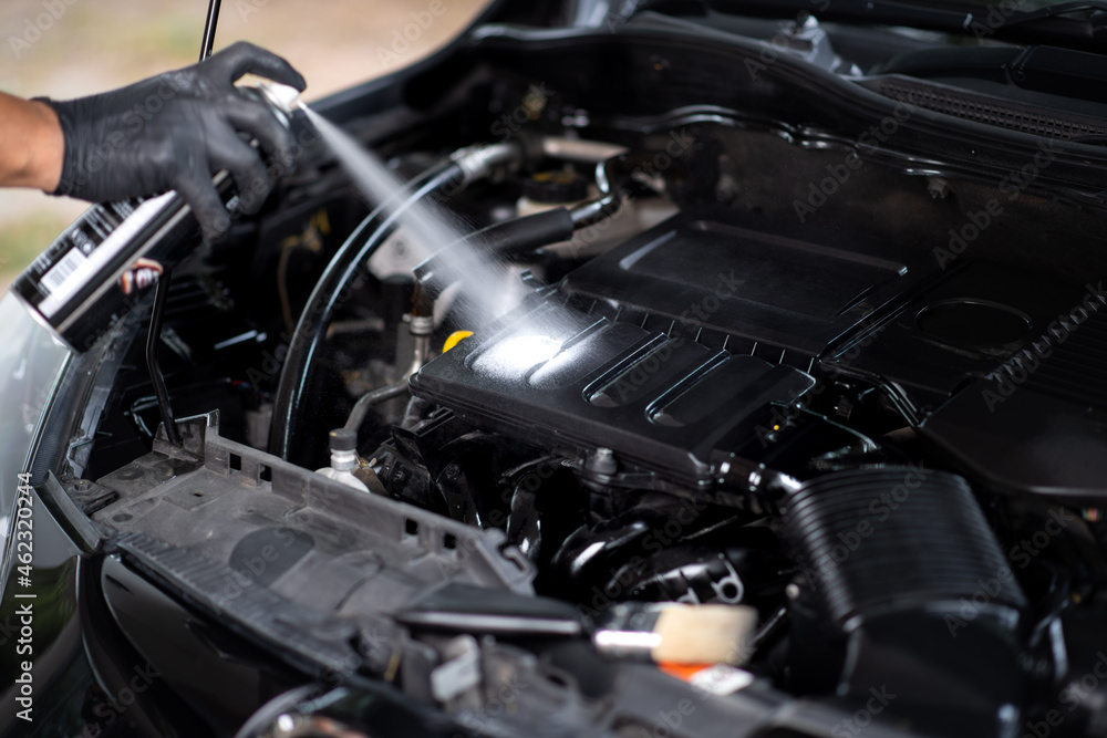 Cleaning the engine bay Cleaning the engine bay