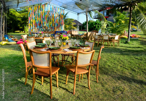 Tableau sur toile table setting for a party, tables set in the garden, garden party, ornamental fl