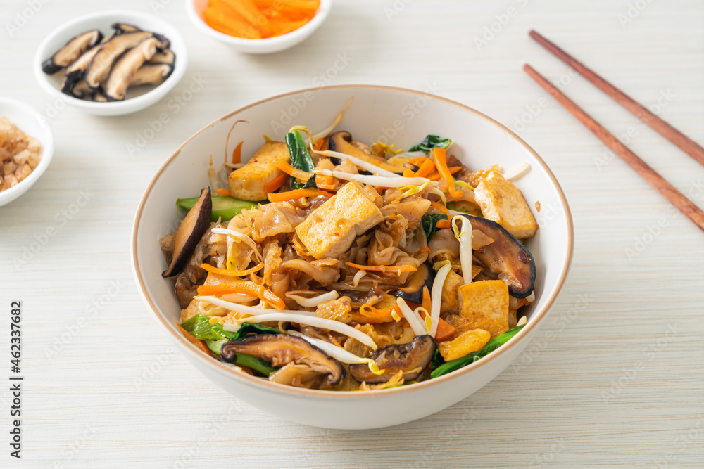 stir-fried noodles with tofu and vegetables stir-fried noodles with tofu and vegetables