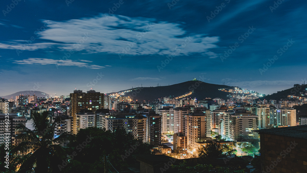 Obraz premium Niterói, Rio de Janeiro, Brazil - CIRCA 2021: Long exposure urban night photography with buildings and lights of a Brazilian city
