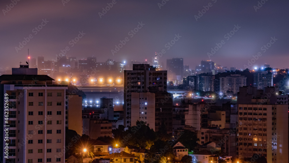 Obraz premium Niterói, Rio de Janeiro, Brazil - CIRCA 2021: Long exposure urban night photography with buildings and lights of a Brazilian city