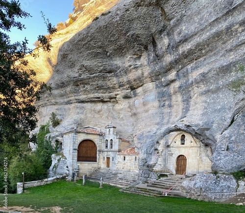 Monumento Natural de Ojo Guareña. Burgos. Iglesia en la roca