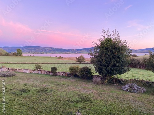Amanecer en el embalse del Ebro. Cantabria