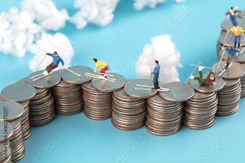 Billede på lærred Miniature creative ski team sports on capital coins