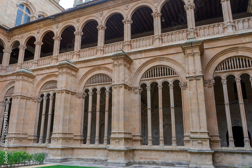 claustro de los reyes en el convento de San Esteban en la provincia de Salamanca, España
