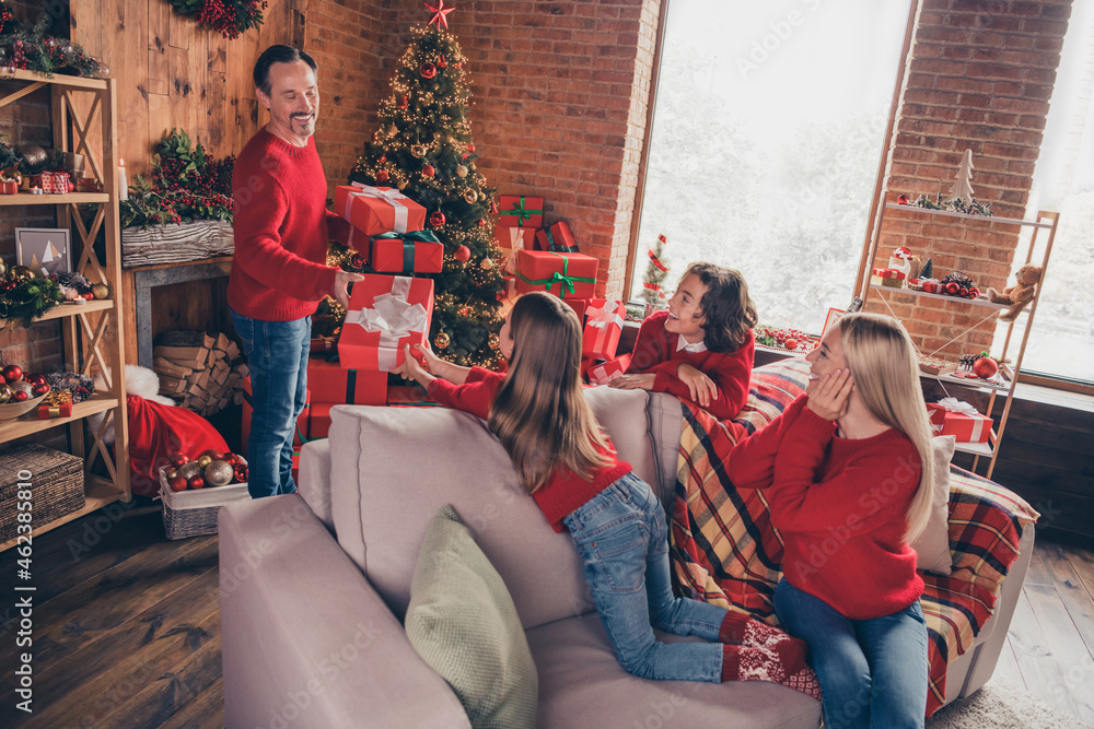 Photo of four people kids mommy daddy christmas morning find under the tree present box fairy spirit indoors